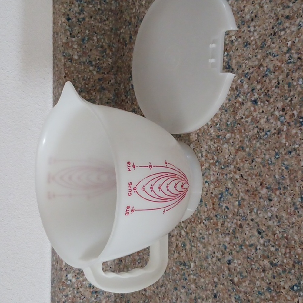 Vintage Mix-N-Stor 8 cup pitcher tupperware
